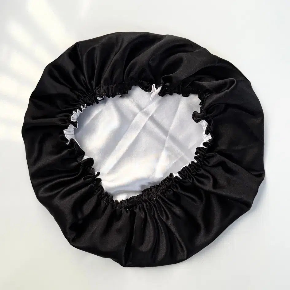 Ensemble Nuit Satin Noir & Blanc - Élégance et Confort Soins Cheveux