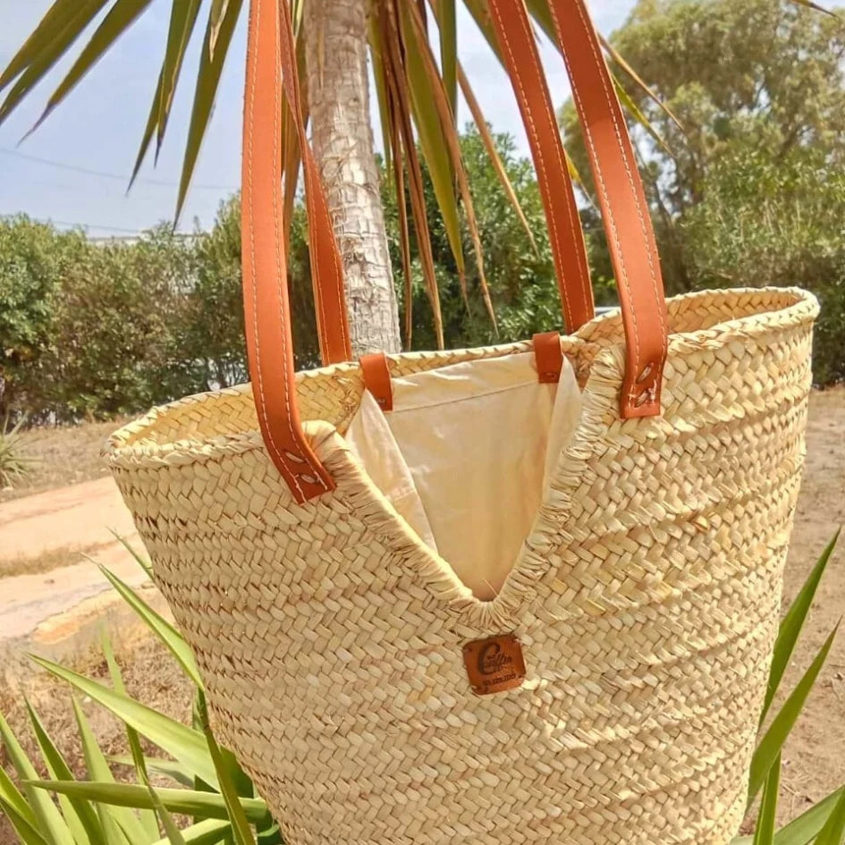 حقيبة من القش بمقابض من جلد الجمل - مصنوعة يدويًا