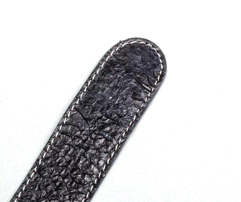 Bracelet en cuir de peau de saumon "Armilla black". 23 × 2.8 cm