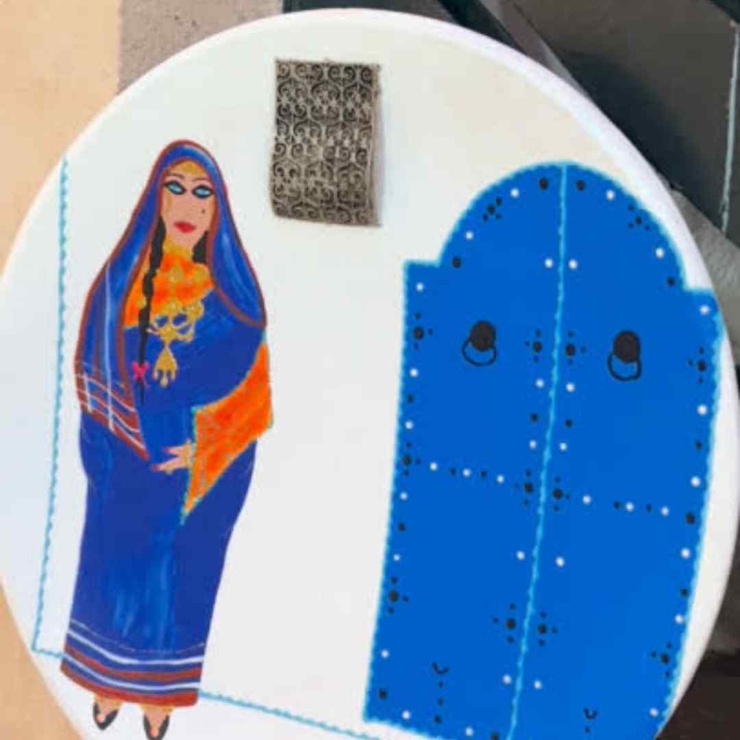 Pottery Plate Painting: Traditional Clothing and Festivities in Tunisian Colors