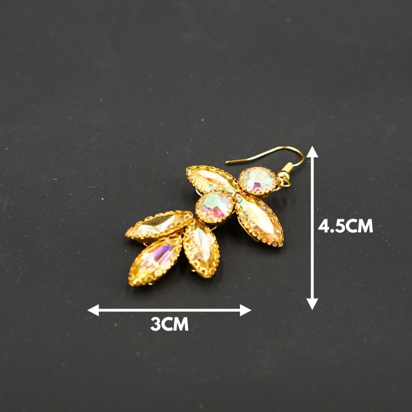 Gold-colored earrings, long shape