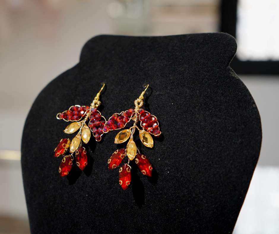 Bridal earrings, red color, leaf model