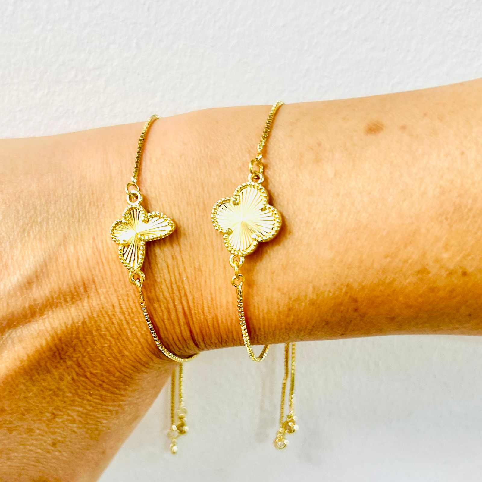 Bracelet ajustable en acier inoxydable avec trèfle porte-bonheur