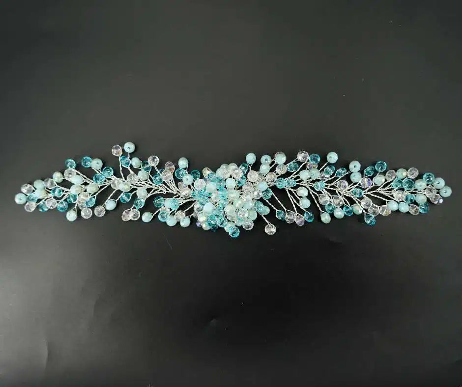 Broche bleu et blanche, modèle Swarowski branche