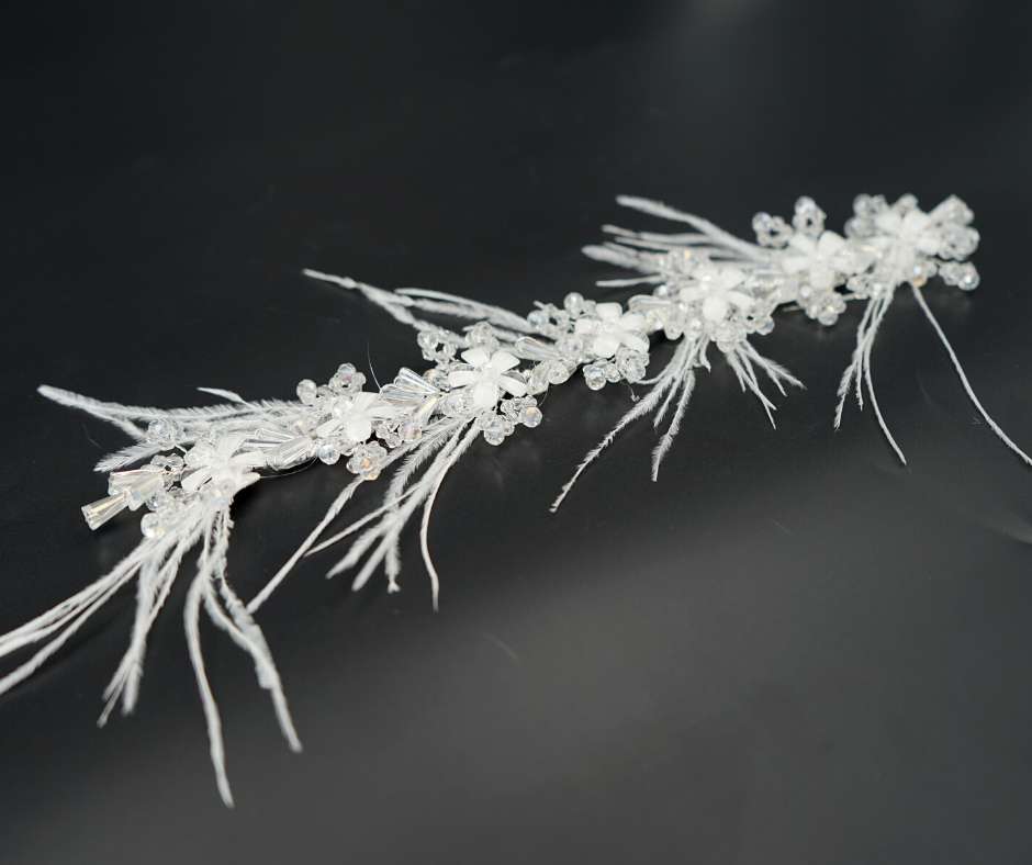 White brooch, Fleure model