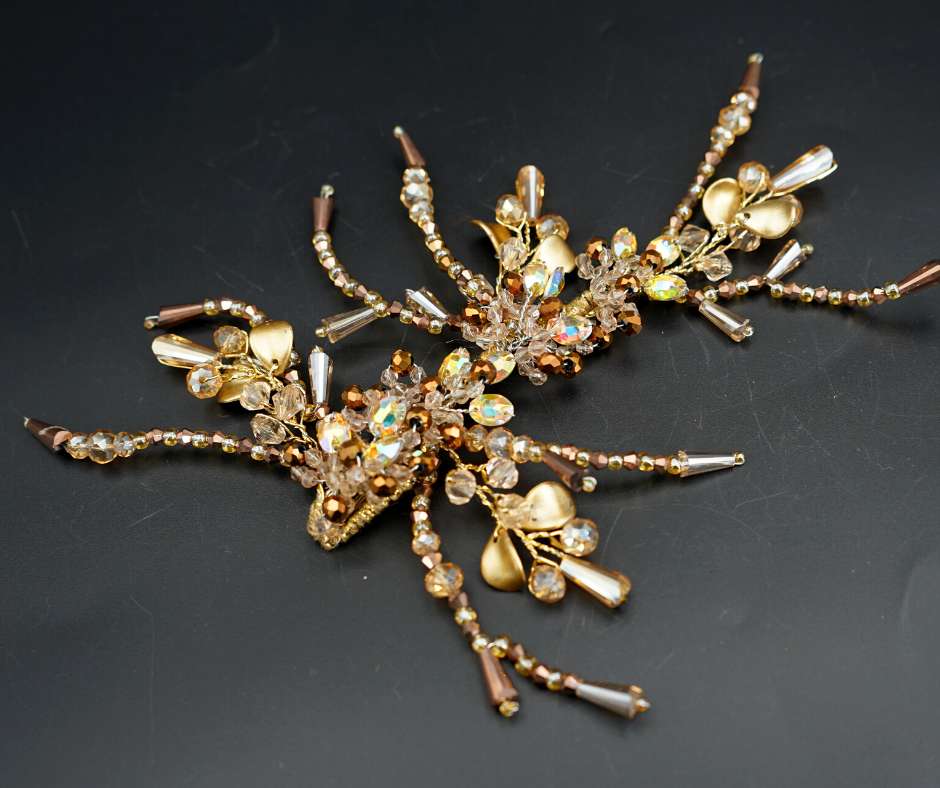 Gold brooch, Linière model