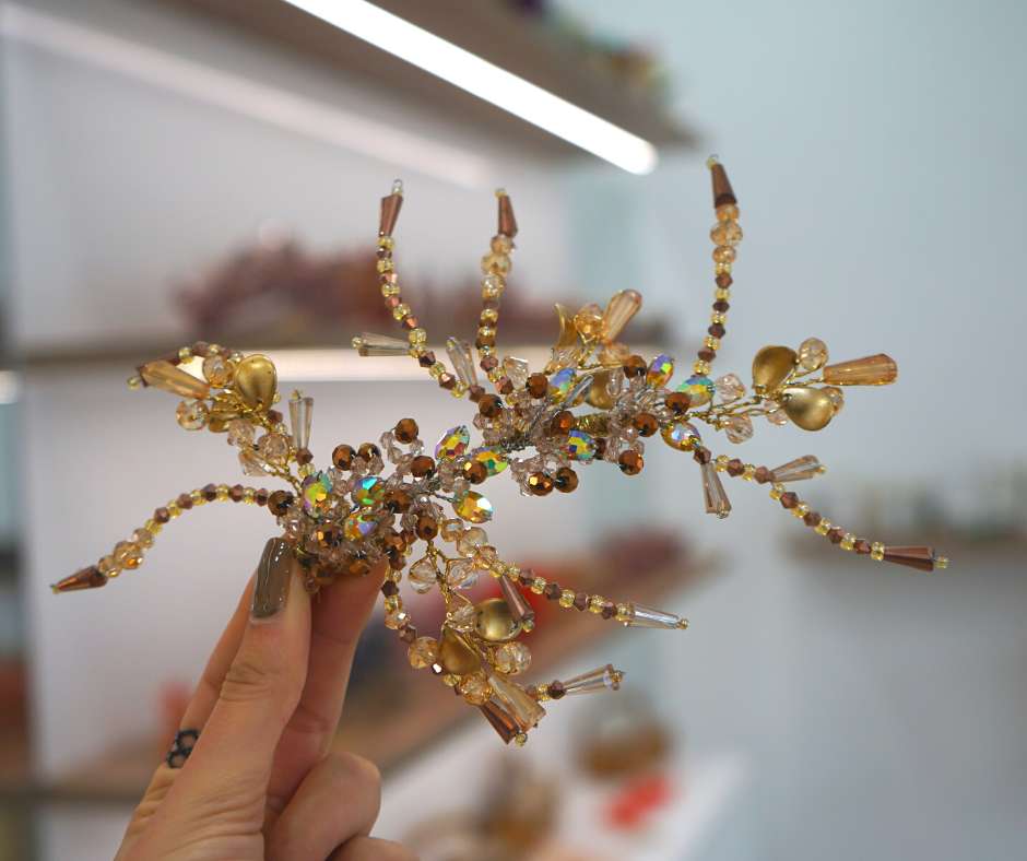Gold brooch, Linière model