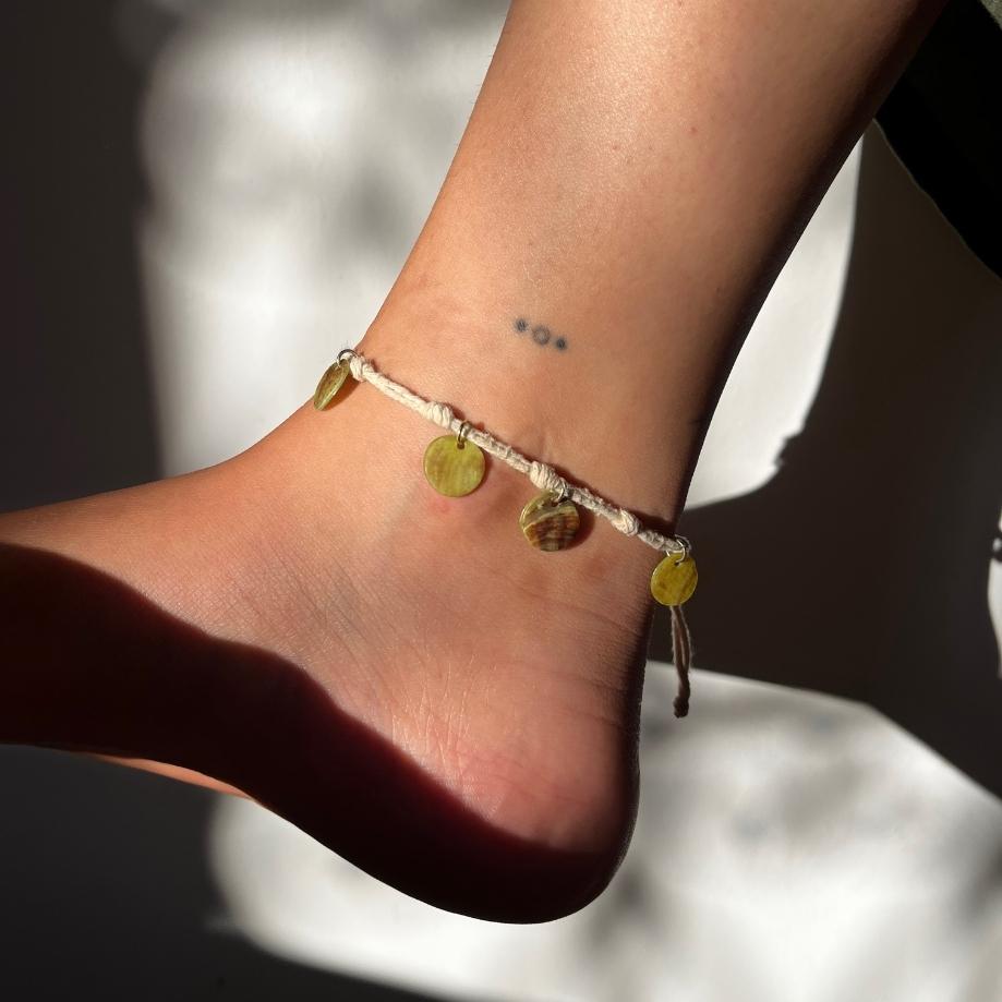 Bracelet de cheville bohème avec pendentifs verts fait main