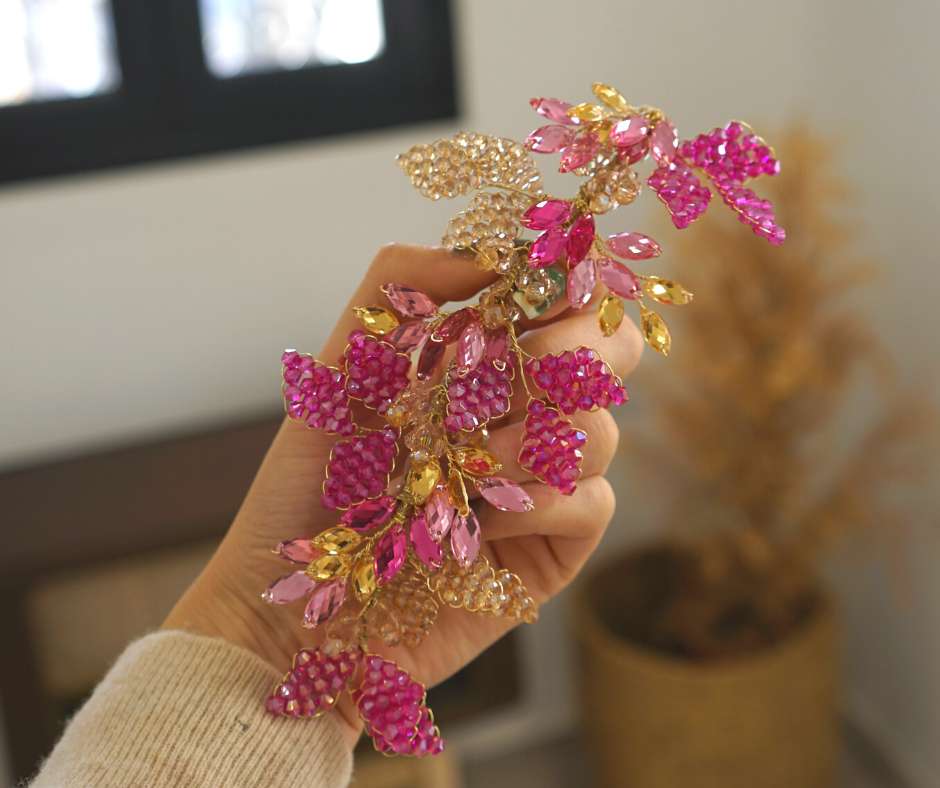 Indian pink brooch / gold leaf pattern