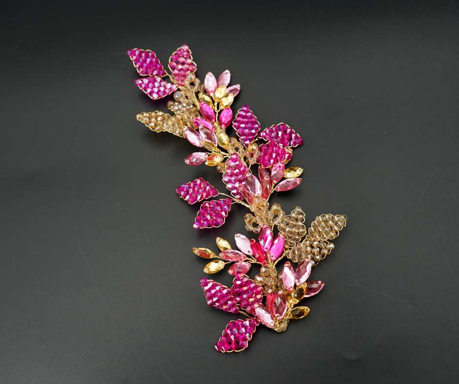 Indian pink brooch / gold leaf pattern