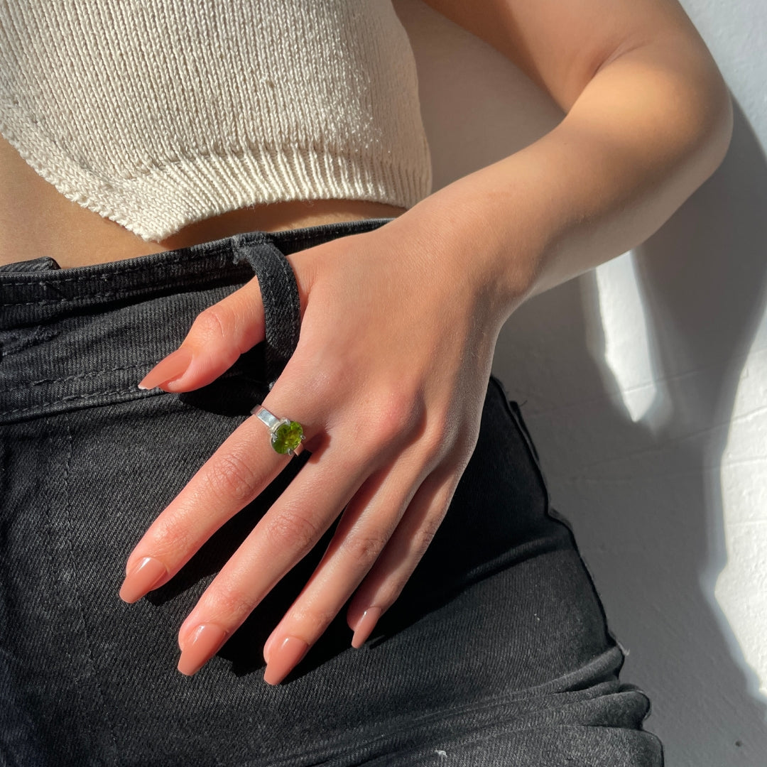 Bague ajustable en Peridot 2,6 carats en argent massif 940