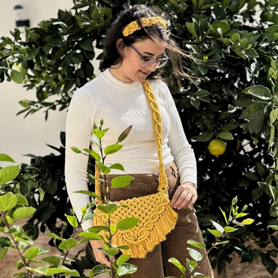 Bandeau cheveux décoré en macramé jaune