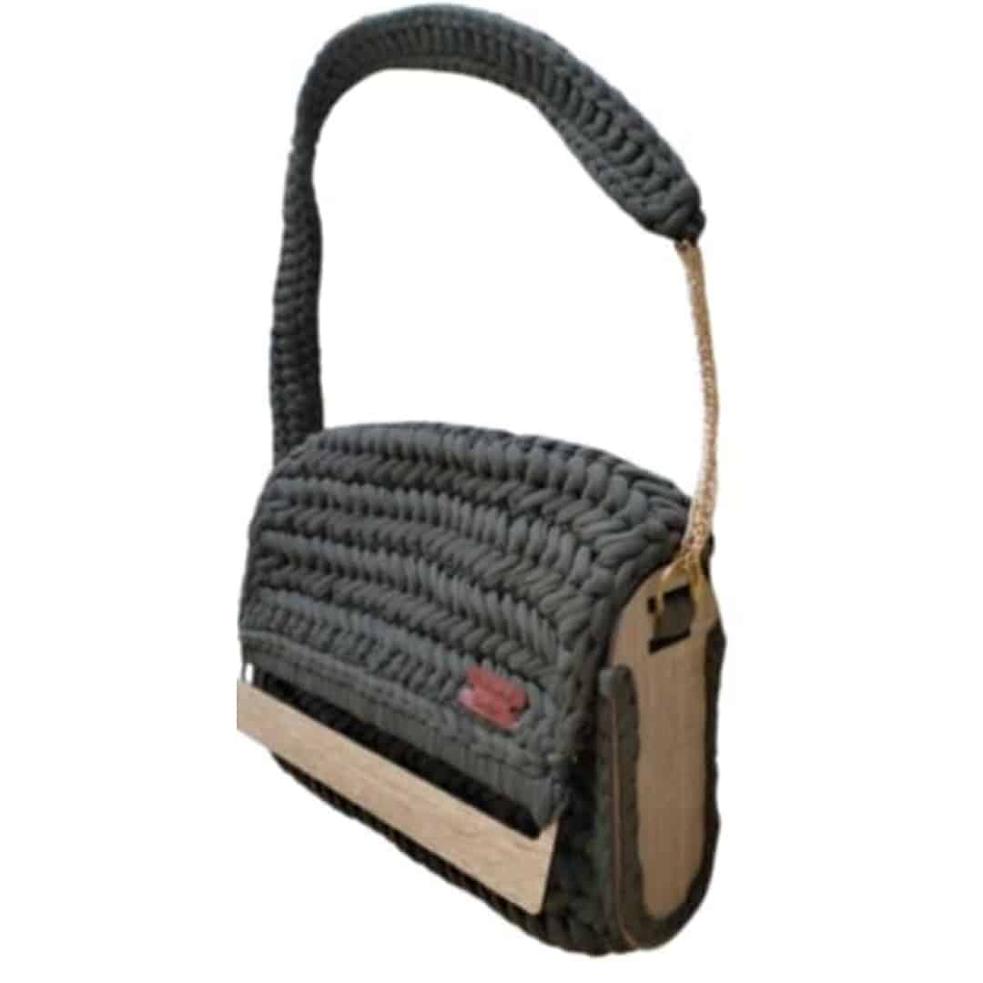Sac à main artisanal en crochet vert militaire avec côtés en bois - Écologique et élégant