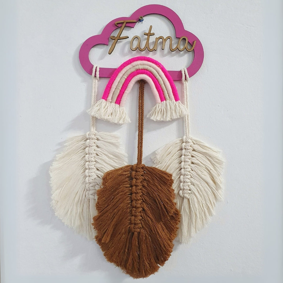 Décoration personnalisée en mdf et macramé suspendue pour chambre enfant ou bébé.