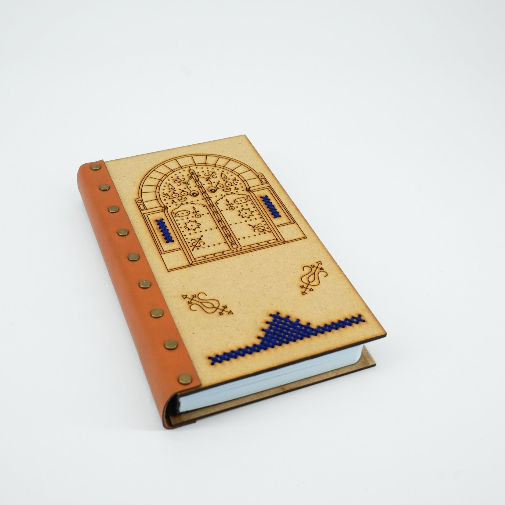 Notebook en bois et cuir avec des détails en bleu