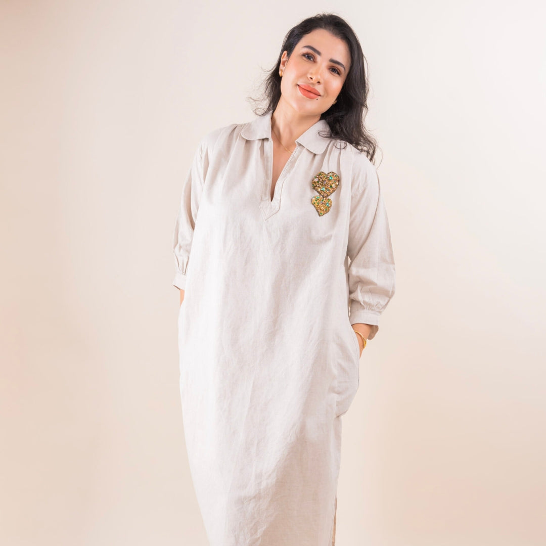 Blouza beige en lin brodée à la main avec manches 3/4