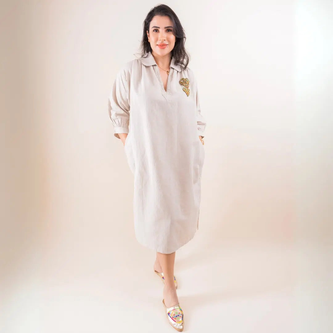 Blouza beige en lin brodée à la main avec manches 3/4