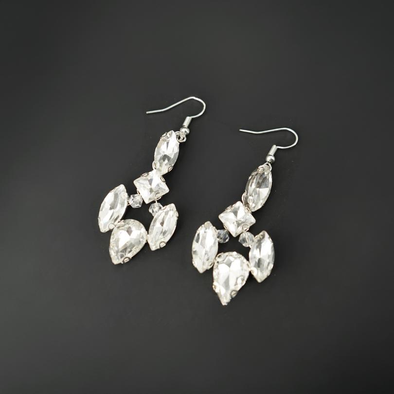 White crystal earrings, crystal drop earrings, bridal earrings, white earrings, crystal earrings