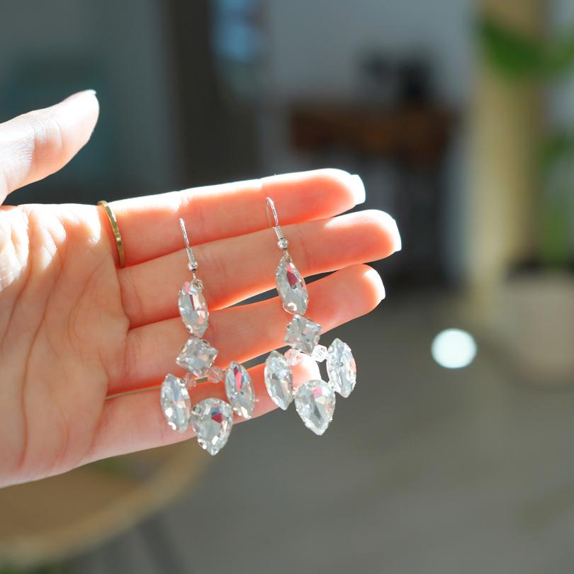 White crystal earrings, crystal drop earrings, bridal earrings, white earrings, crystal earrings