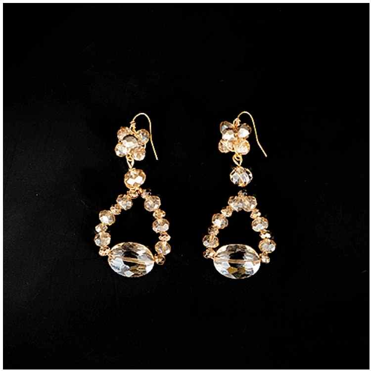 Gold earrings for bride, pendant model.