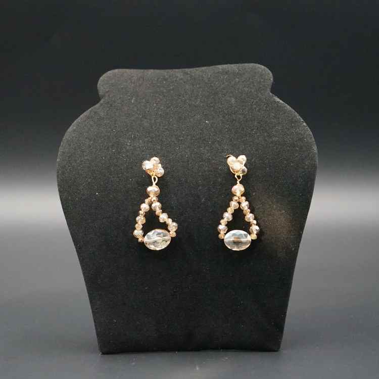 Gold earrings for bride, pendant model.