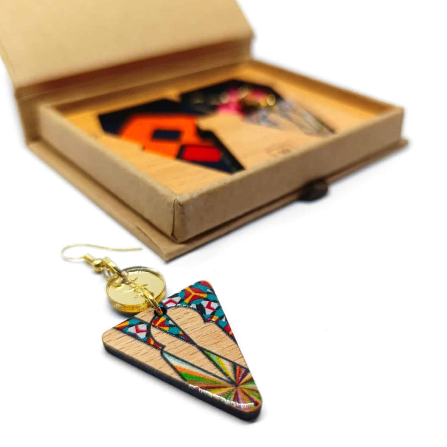 Berber Tamaghza earrings in wood, resin and brass