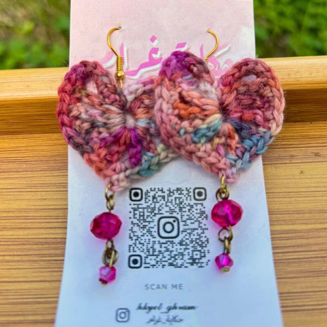 Boucles d’oreilles cœur en crochet multicolore avec cristal