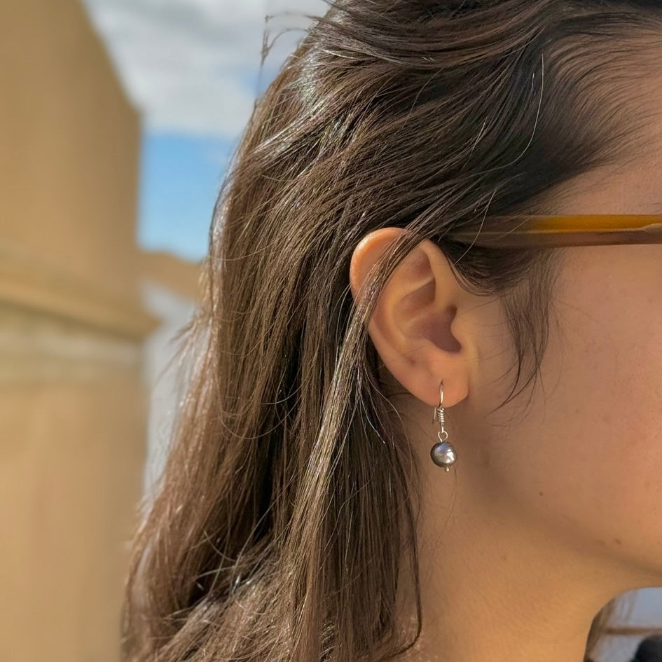 Boucles d’oreilles en argent 925 avec perles de culture naturelles – (Vertes et Grises)