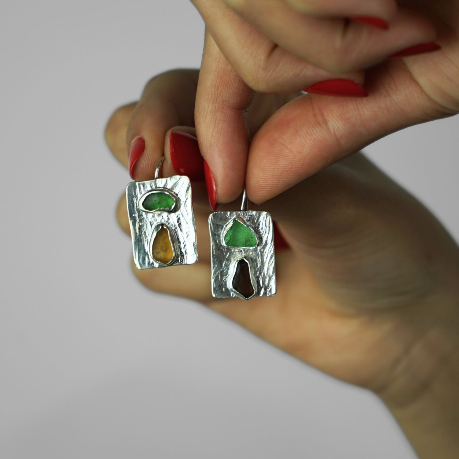 Boucles d'oreilles argent : Élégance unique avec verre de mer