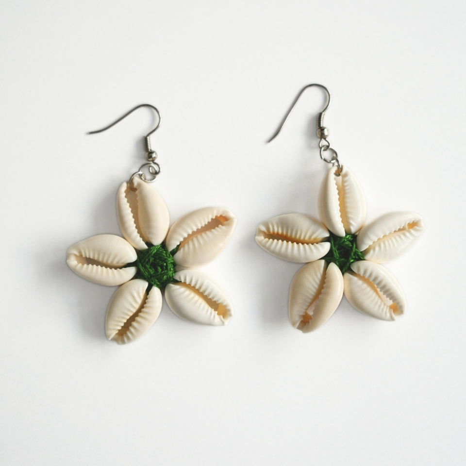 Boucles d’oreilles étoile en coquillages cauris