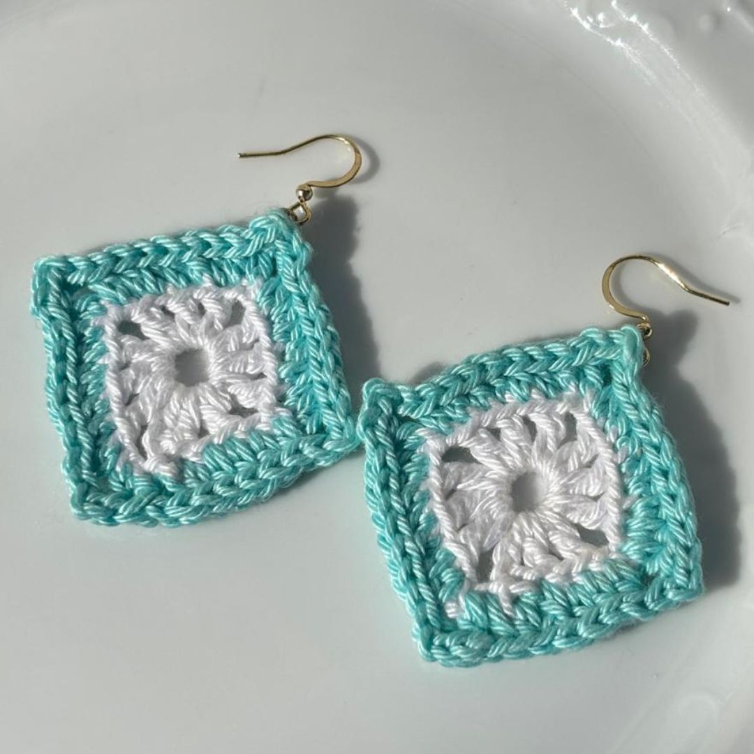 Boucles d’oreilles en crochet motif Granny