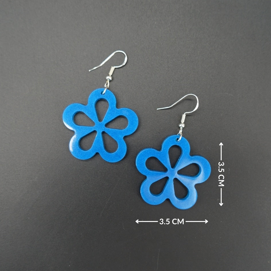 Boucles d'oreilles en résine bleue - Design floral fait main