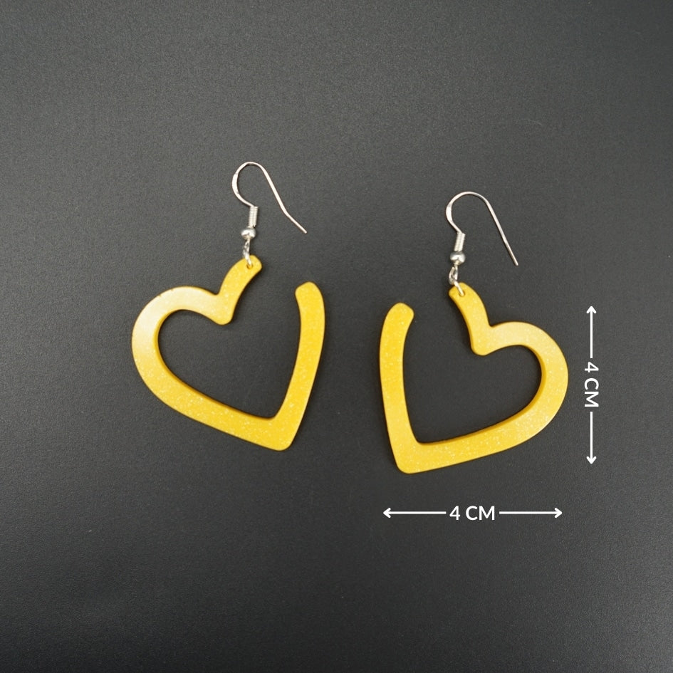 Boucles d'oreilles en résine jaune - Design cœur fait main