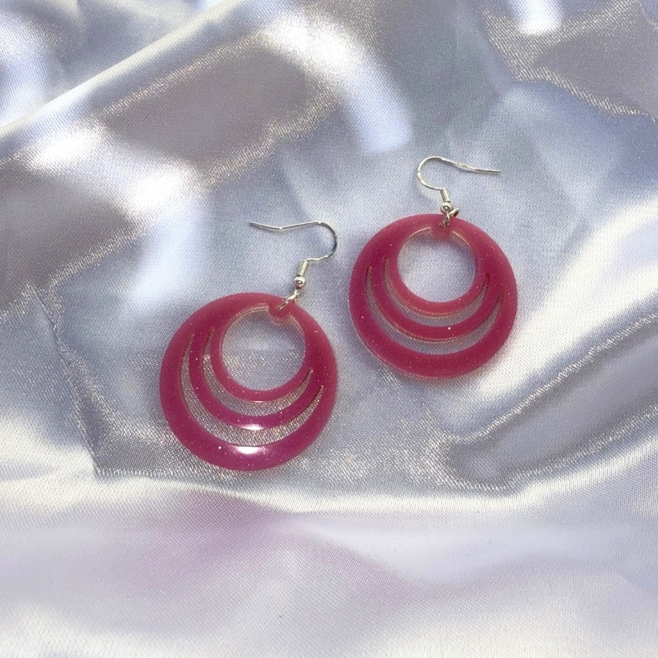 Boucles d'oreilles en résine rose - Design circulaire scintillant fait main