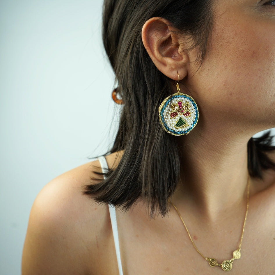 Boucles d’oreilles rondes brodées