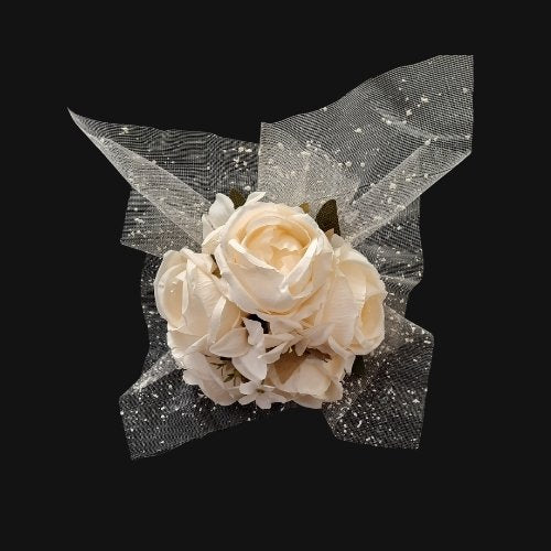 باقة زهور الزفاف البيضاء