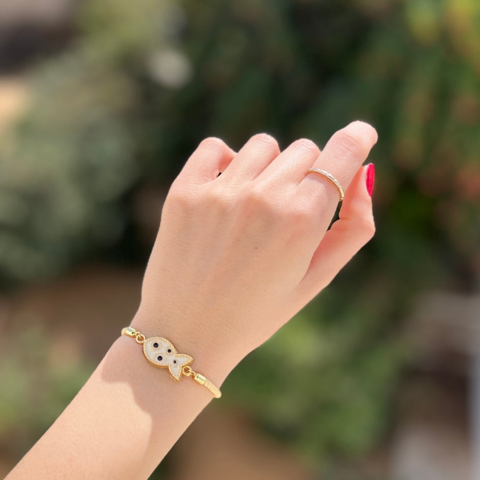 Bracelet Poisson Doré avec Œil Protecteur Ajustable – Élégance et Protection