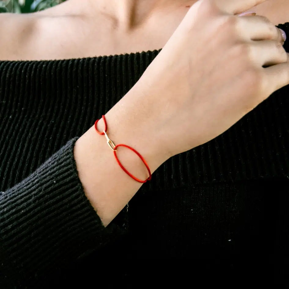 Bracelet rouge unisexe ajustable au style doré irrésistible