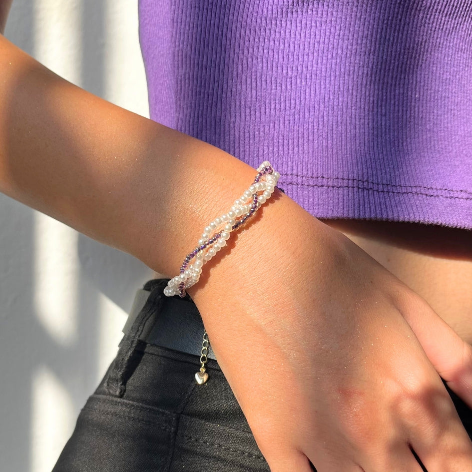 Bracelet perle blanc et violet fait main unique pour un style raffiné