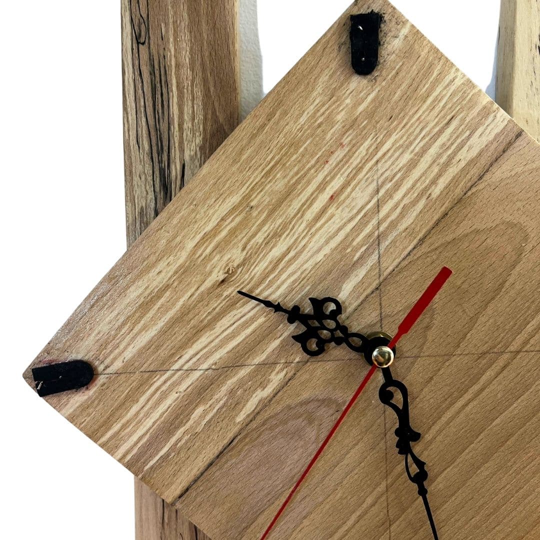 Montre murale en bois