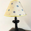 Lampadaire-avec-des-motifs-en-fleurs