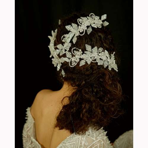 Diamond-shaped bridal brooch