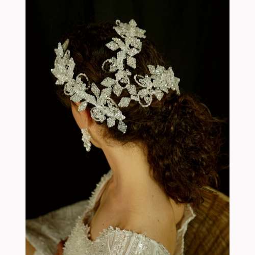 Diamond-shaped bridal brooch