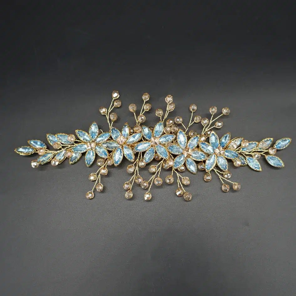 Broche à cheveux fleurs bleu ciel en cristaux