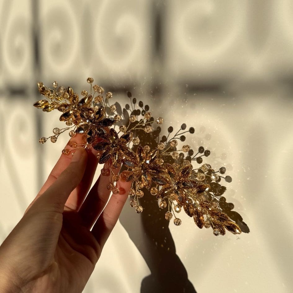 Broche à cheveux fleurs doré en cristaux