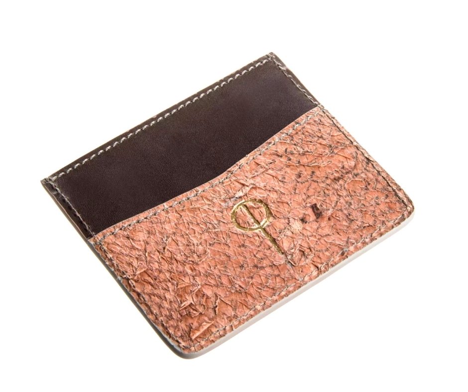 Porte-cartes en cuir de vachette et Triggerfish "Browny Cardholder"