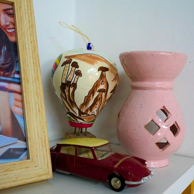 Ceramic Flower Cutout Crackle Oil Burner