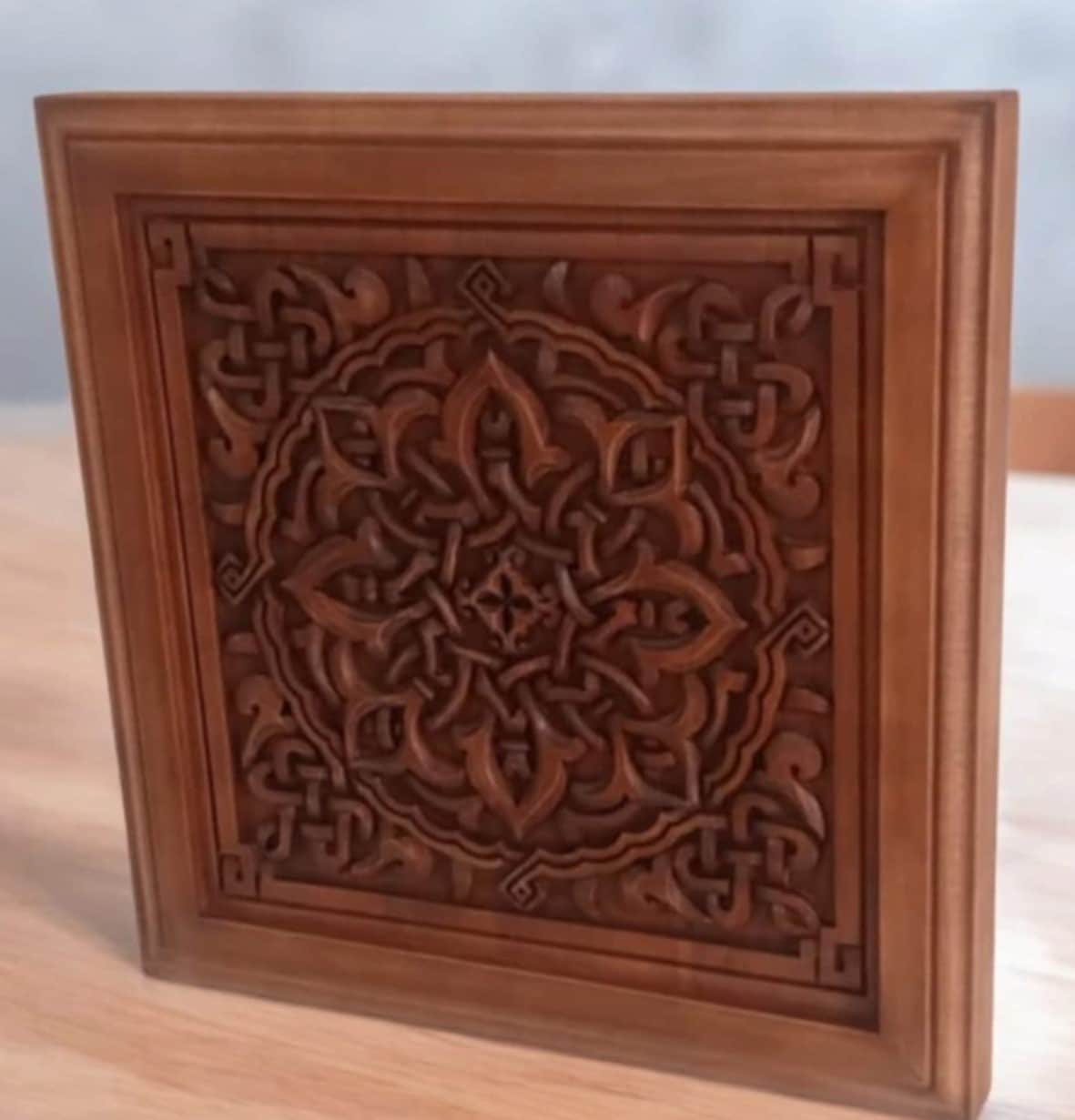 Tableau décoratif carré ( 51 X 51 cm) avec des motifs arabesque