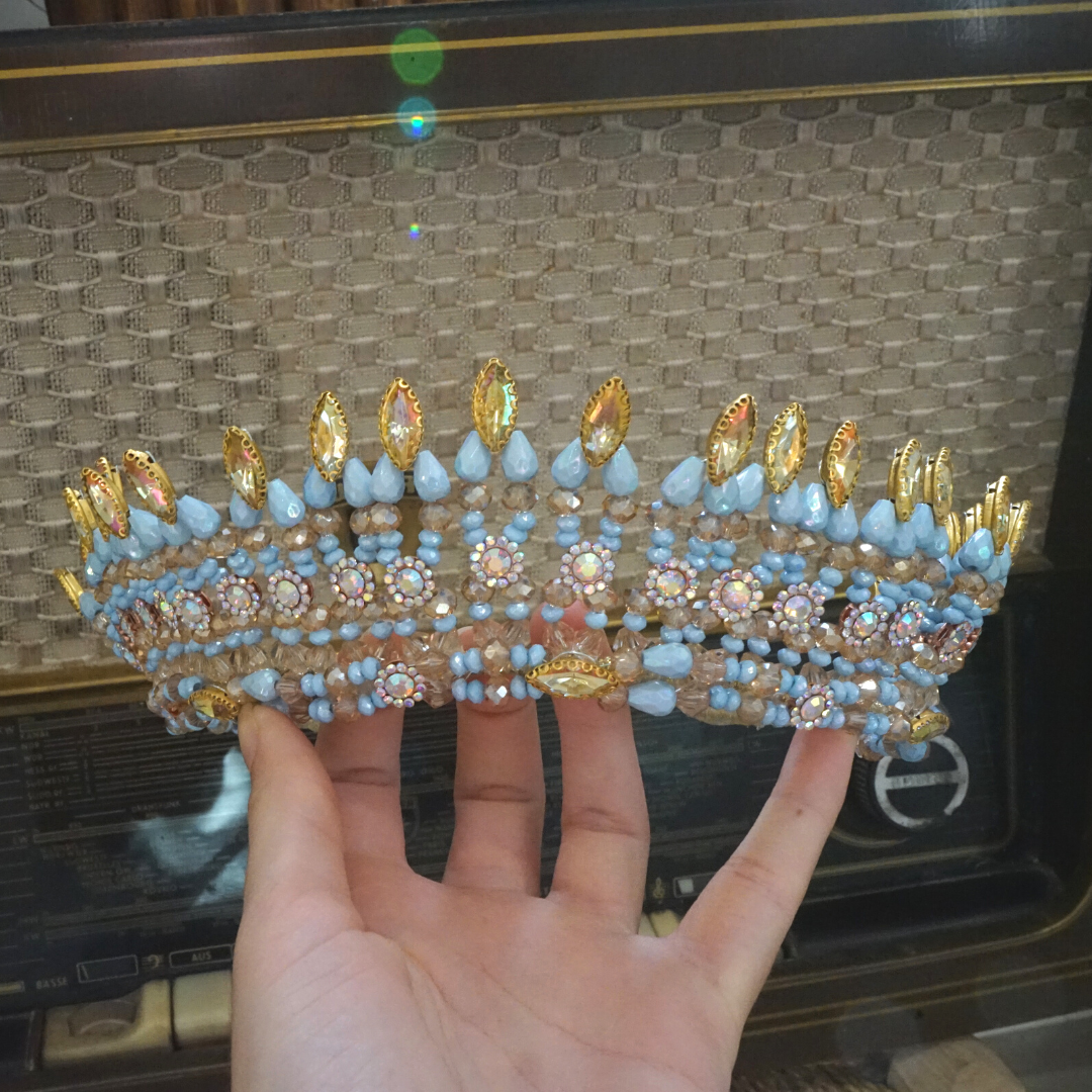 Blue wedding crown, royal queen model