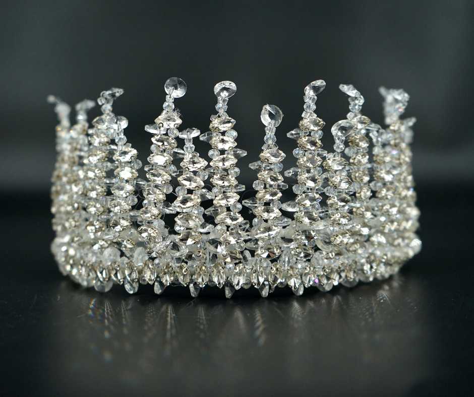 تاج العروس الأبيض. نموذج زهري